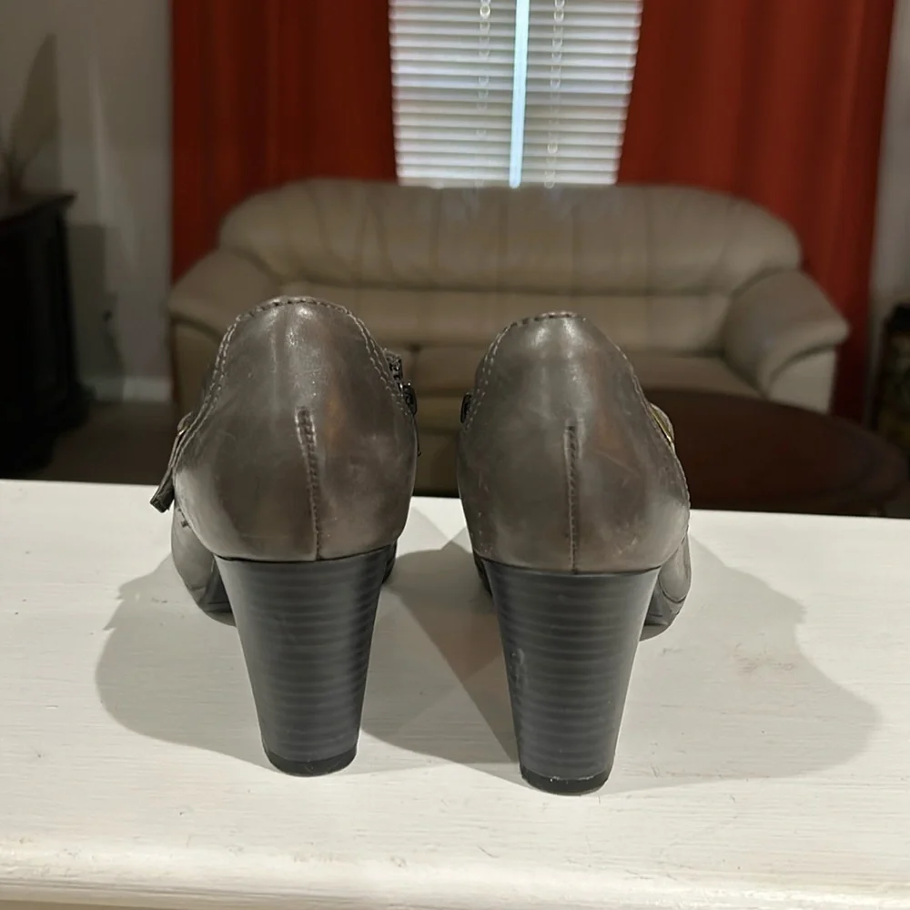 Clarks Women's Brynn Poppy Leather Slip-On Bootie Loafer Size 7M